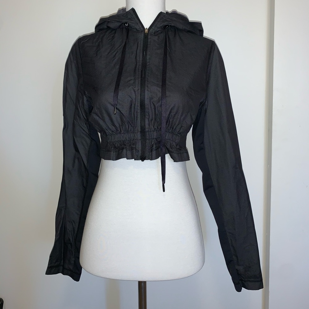 Women’s Lululemon Zip up cropped jacket, size 4